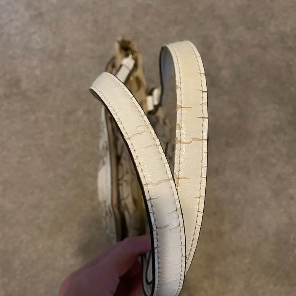 Coach Beige Signature Canvas Shoulder Bag with Cream Trim - Picture 9 of 10
